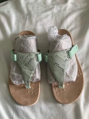 Vionics Women’s Mint Green Textured Thong Sandals - Casual Summer Slide